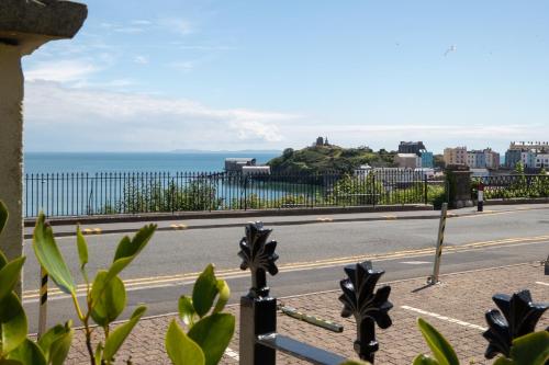 Nash House - Seafront with Parking Close to Town - image 3