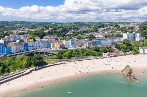 Nash House - Seafront with Parking Close to Town - image 5