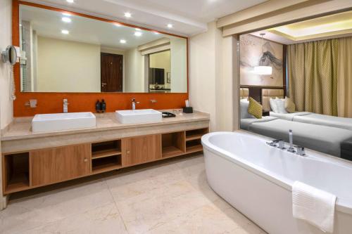 room detail thumbnail 2