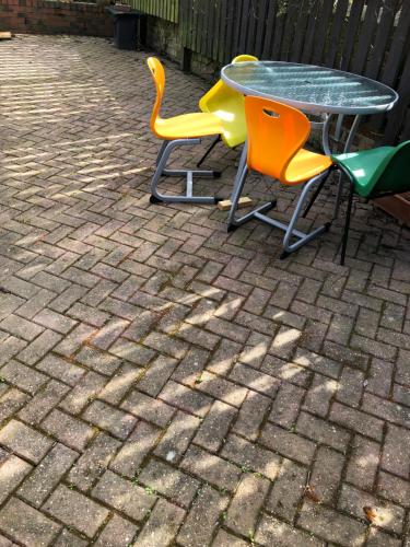 Kilátás, an Extra Large Room with patio & own front entrance Rotherham in Rawmarsh