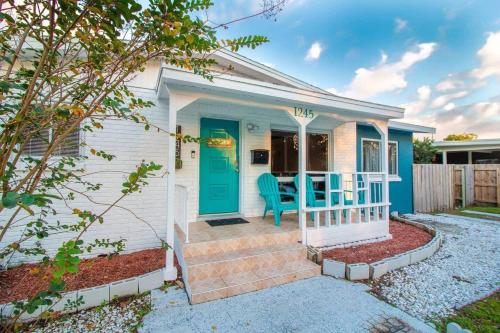 Peaceful 6 Bed 4 Bath Cabin By Dt Orlando in Orlando, USA