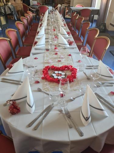 Restaurant, Hotel Saint julien aux bois in Saint-Privat