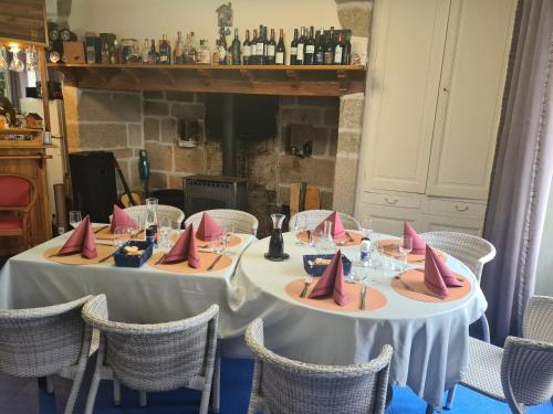 Restaurant, Hotel Saint julien aux bois in Saint-Privat