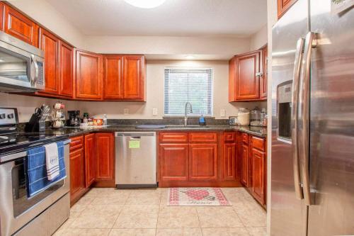 Peaceful 6 Bed 4 Bath Cabin By Dt Orlando in Orlando, USA