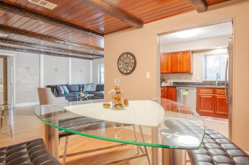 Peaceful 6 Bed 4 Bath Cabin By Dt Orlando in Orlando, USA