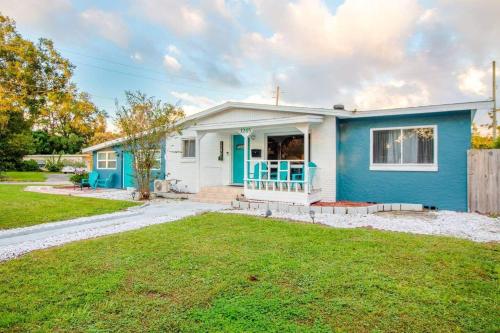 Relax & Work 1br Porch Dining Just Steps Away
