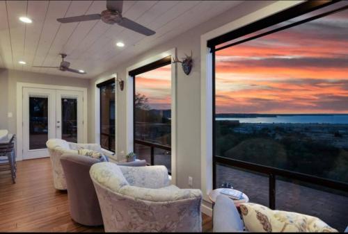 Canyon Lake luxury getaway, hot tub with Lakeview in Canyon Lake, USA