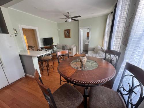 Huge 3 Bedrooms Apt 15 Minutes to NY City in West New York, USA