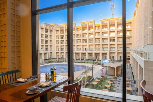 Ресторан, Triumph Luxury Hotel in Каїр