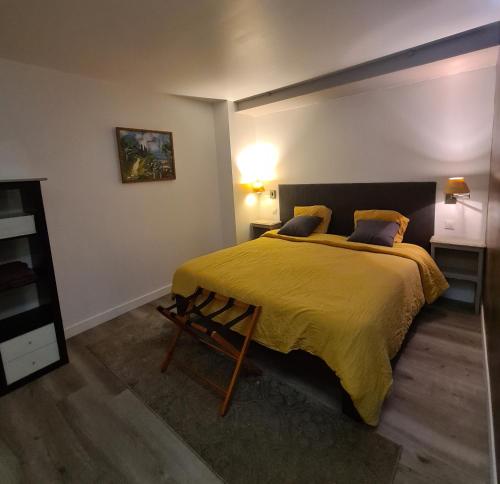 Gîte en face du Château de NIZAS, 4 chambres d'hôtes et 1 appartement familial pour 4 personnes (Gite en face du Chateau de NIZAS, 4 chambres d'hotes et 1 appartement familial pour 4 personnes) in Nizas