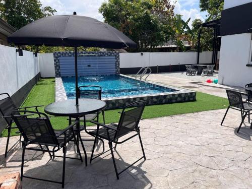 AR-RAHMAN HOMESTAY KUALA TERENGGANU Semi-D, 2-storey, 4-Bedroom 4-Bathroom, 25x13feet Private Swimming Pool with 5 feet Fountain