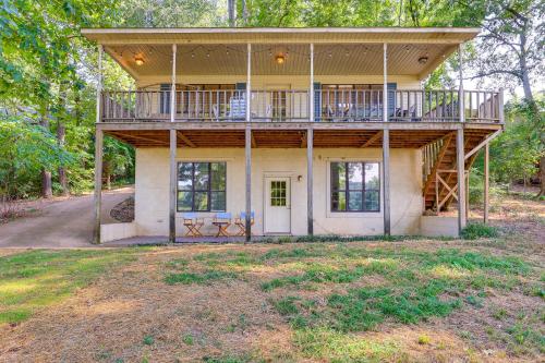 Waterfront Wheeler Lake Home with Furnished Deck in Rogersville (AL)