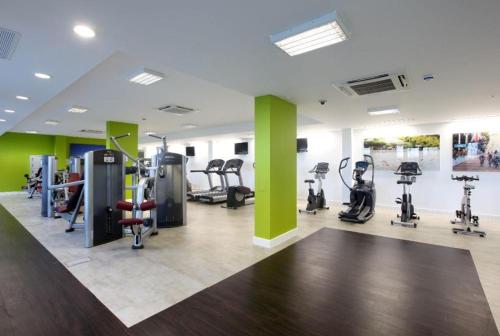 ExCel Centre 2 Bedroom Flat in East London, London (photo 9)