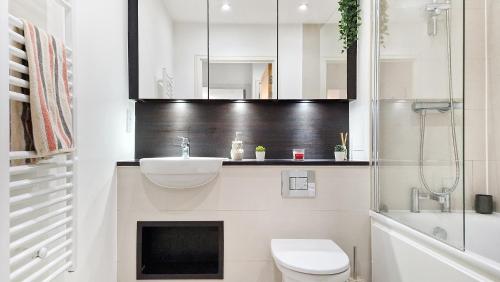 ExCel Centre 2 Bedroom Flat in East London, London (photo 7)