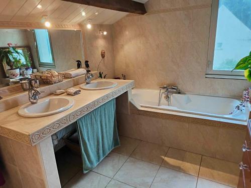 Vannas istaba, La maison bric et broc in Moncontour