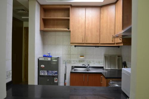 Stunning studio close to metro - image 4