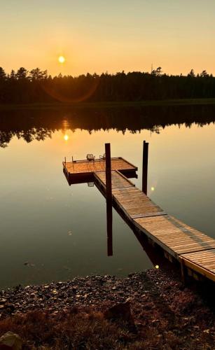 . The Hideaway Cottage with Private trails
