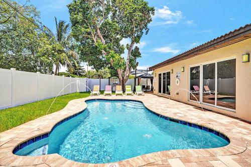 Luxury 4BR & 4BA Villa Heated Pool Minutes To Beach Luxury 4BR & 4BA Villa Heated Pool Minutes To Beach