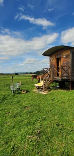 Roulotte de la Ferme Les Chenevières gîte à louer Remilly-Aillicourt