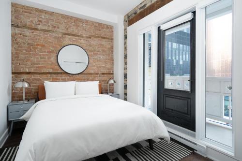 One-Bedroom Apartment with Balcony