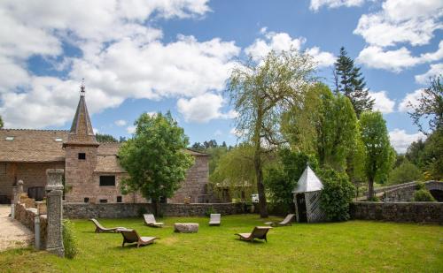 La maison de maître - domaine de coulagnettes (La maison de maitre - domaine de coulagnettes) in Rieutort De Randon