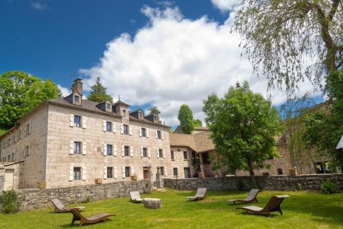 La maison de maître - domaine de coulagnettes (La maison de maitre - domaine de coulagnettes) in Rieutort De Randon