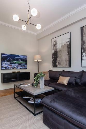 Fashionable 2 Bd Apt in Ano Kipseli with Balcony - image 10