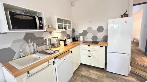 Kitchen, 047- T2 Proche MBS, 4pers, Wifi, Parking, jardinet near Domaine Bonnier de la Mosson