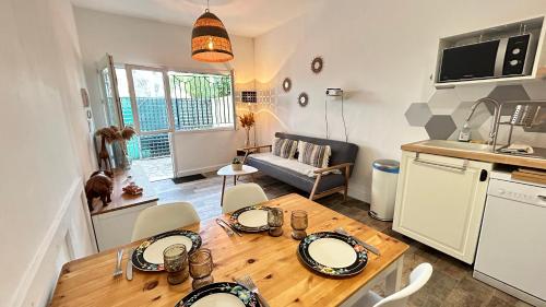 Kitchen, 047- T2 Proche MBS, 4pers, Wifi, Parking, jardinet near Domaine Bonnier de la Mosson