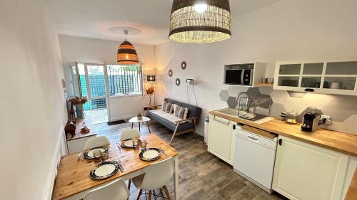Kitchen, 047- T2 Proche MBS, 4pers, Wifi, Parking, jardinet near Domaine Bonnier de la Mosson