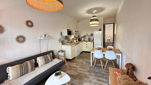 Kitchen, 047- T2 Proche MBS, 4pers, Wifi, Parking, jardinet near Domaine Bonnier de la Mosson