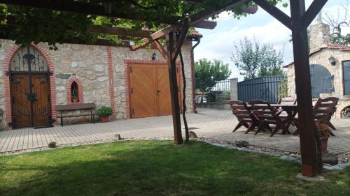 U sedmi zlodeju - Vrbice in Vrbice