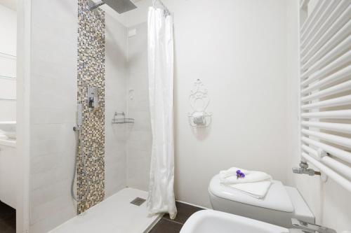 One-Bedroom Apartment image 7