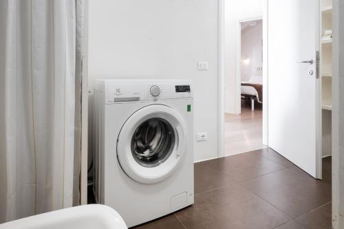 One-Bedroom Apartment image 4