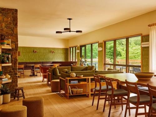 Highlands Inn Lodge - image 11