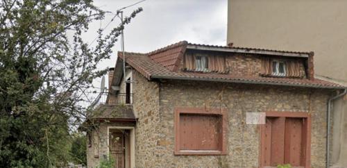 Chambre avec balcon dans charmante maison prêt d' aéroport d'Orly et proche paris (Chambre avec balcon dans charmante maison pret d' aeroport d'Orly et proche paris) in Вільнев-ле-Руа