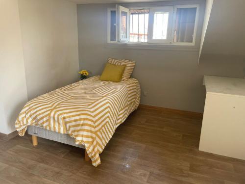 Chambre avec balcon dans charmante maison prêt d' aéroport d'Orly et proche paris (Chambre avec balcon dans charmante maison pret d' aeroport d'Orly et proche paris) in Вільнев-ле-Руа