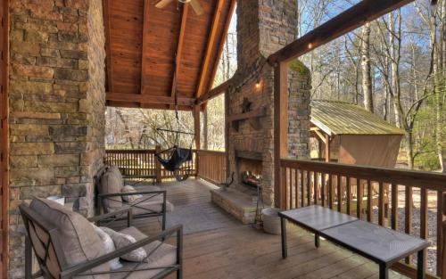 Harleys River Retreat - Pet-friendly hot tub in Ellijay, USA