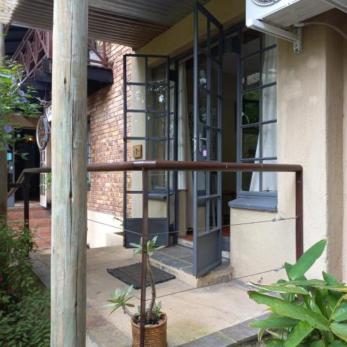 Autumn Breeze Manor Guest House