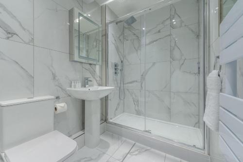 The Fairytale - Fitzrovia - by Frankie Says, Лондон (фото 10)