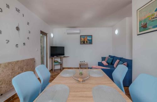 Apartment image 8