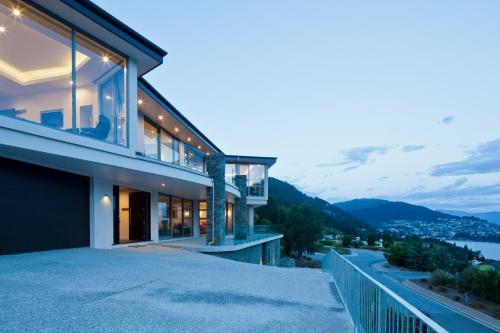 Lake Views at Aspen House by Amazing Accom