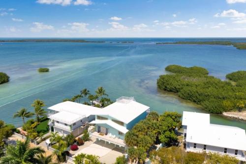 Waterfront Home With Swimming Pool home in Tavernier, USA