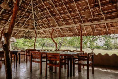 Restaurant, Saffron Lake Yala in Yala