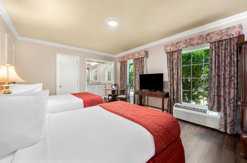 2 Double Beds Accessible Kitchenette Non Smoking