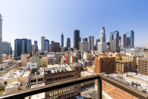 Top Floor High Rise 3 Bed DTLA Skyscraper Penthouse in Los Angeles, USA