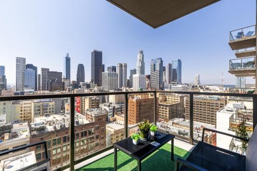 Top Floor High Rise 3 Bed DTLA Skyscraper Penthouse, Los Angeles (fotografie 3)