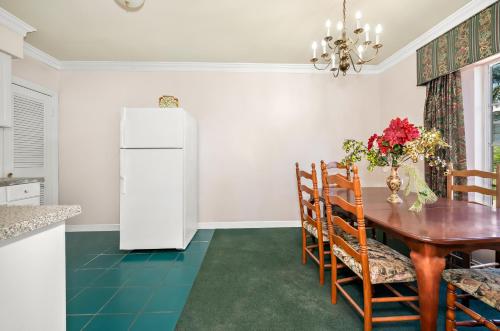 Americas Best Value Inn Historic Clewiston Inn - image 2