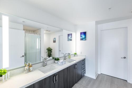 Top Floor High Rise 3 Bed DTLA Skyscraper Penthouse in Los Angeles, USA