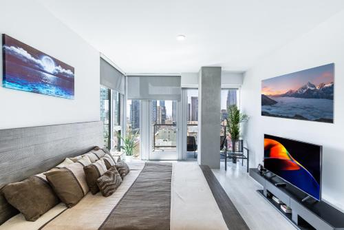 Top Floor High Rise 3 Bed DTLA Skyscraper Penthouse in Los Angeles, USA